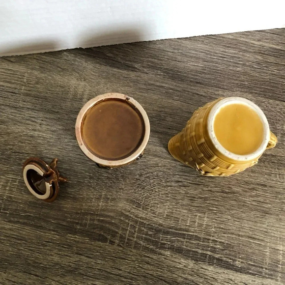 Vtg  Bee Hive Creamer and Covered Sugar - Picture 5 of 8